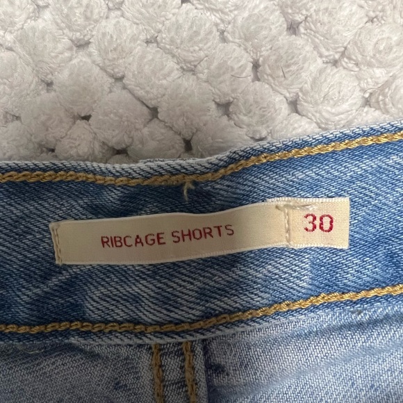 Levi’s ribcage shorts size 30 (run small fit like a 28) - Picture 3 of 7